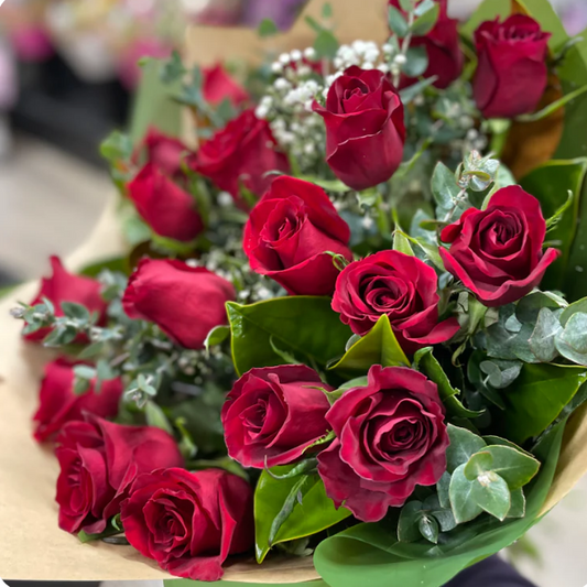Very much in love(20 red roses)